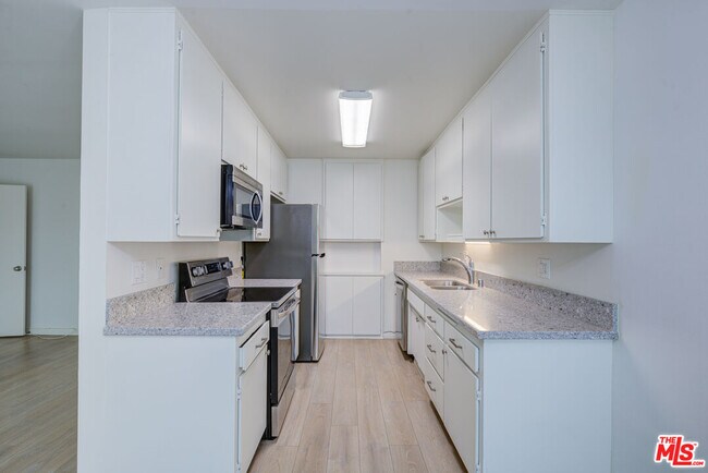 Building Photo - 2020 Graham Ave