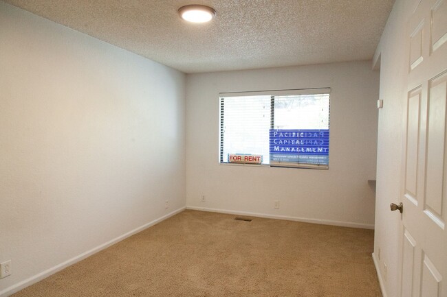 Building Photo - Great location, 2 Bedroom Condo