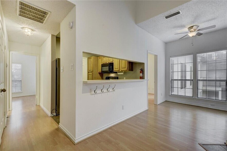 Building Photo - 3001 Cedar