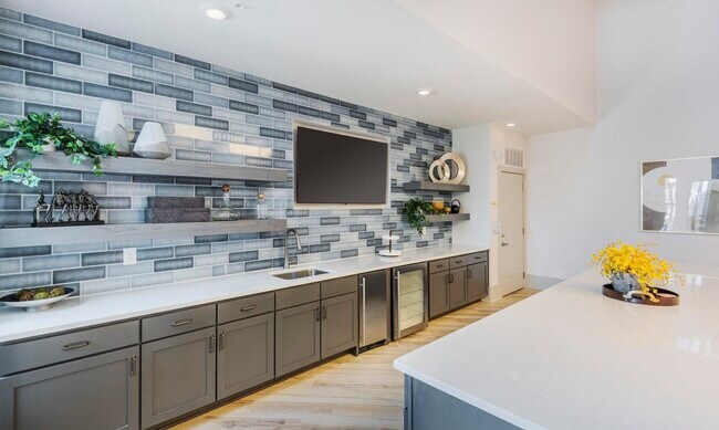 Building Photo - 340 W 25th St