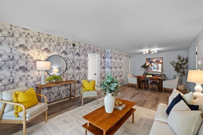 Building Photo - 621 Broadmoor Dr