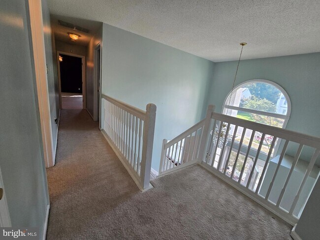 Building Photo - 1 Radcliff Ct