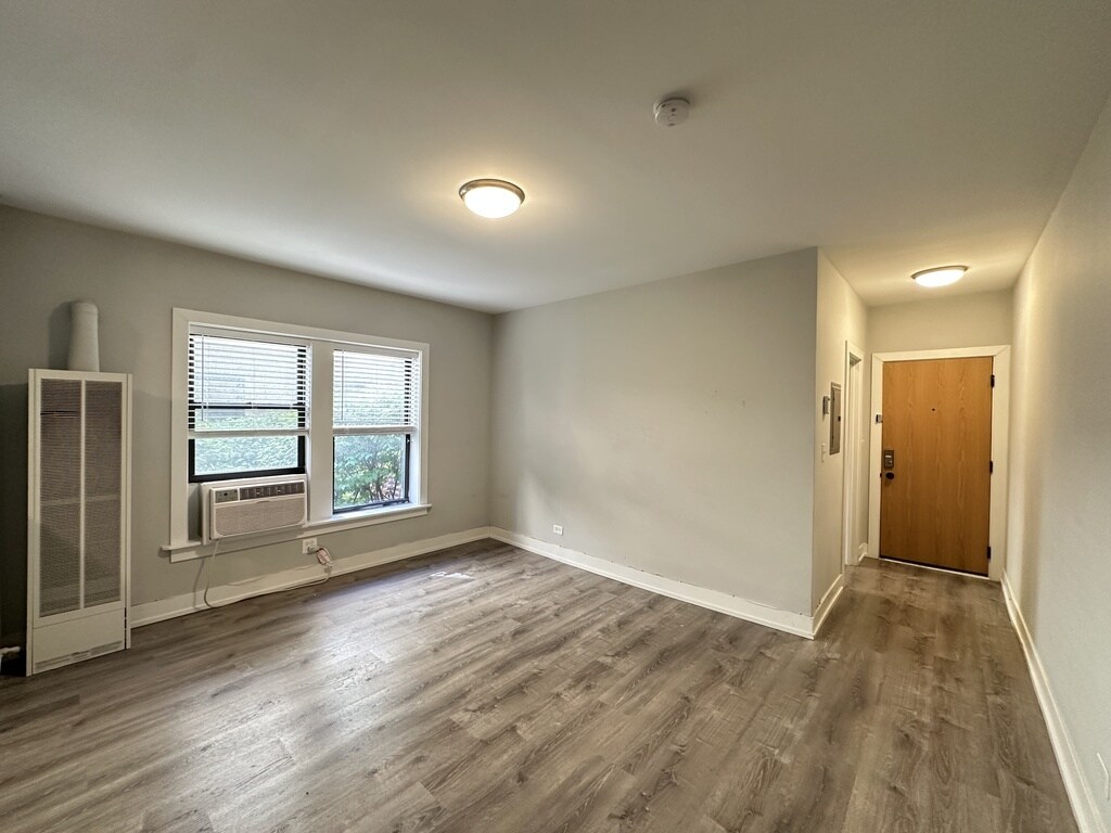 Building Photo - 722 W Brompton