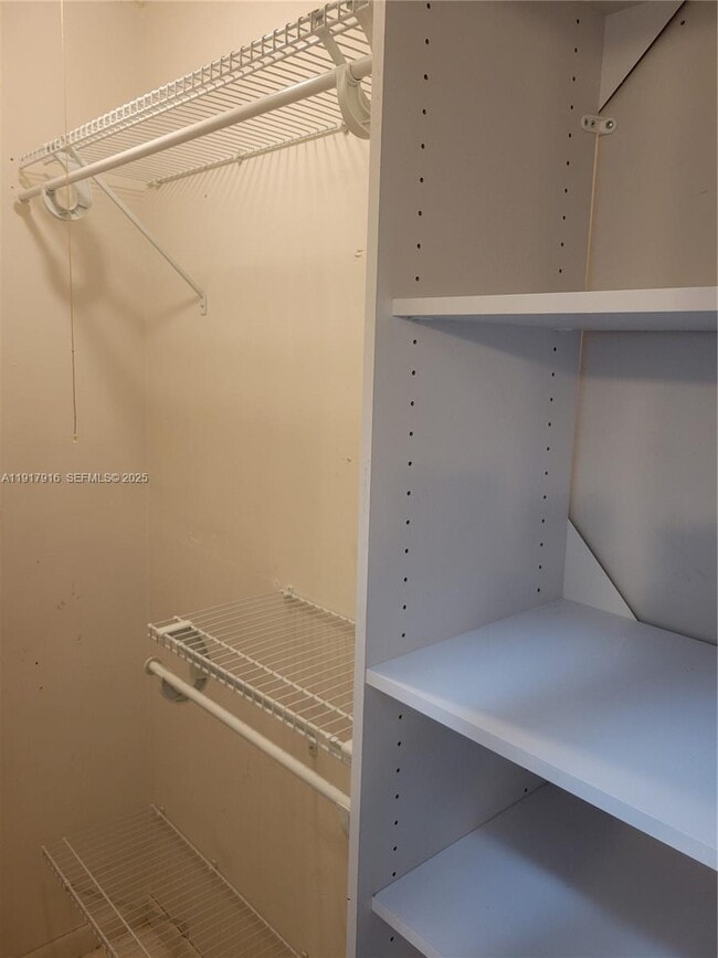 Building Photo - 6963 SW 40th St