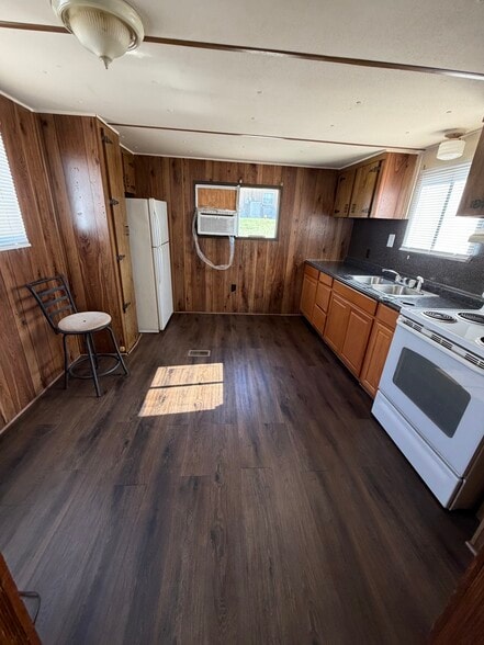 Building Photo - 918 Elm St