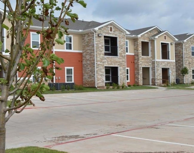 Building Photo - Royal Gardens Wichita Falls
