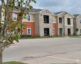Building Photo - Royal Gardens Wichita Falls