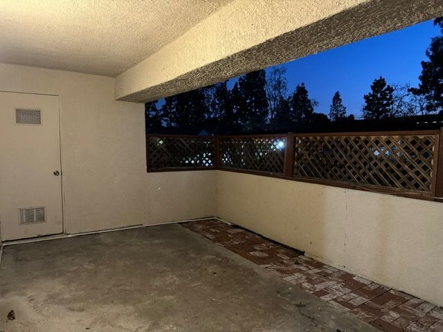 Building Photo - 8327 Vineyard Ave