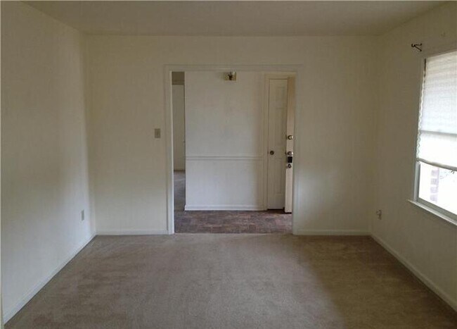 Building Photo - LOVELY 3 BEDROOM RANCH STYLE HOME IN CEDAR...