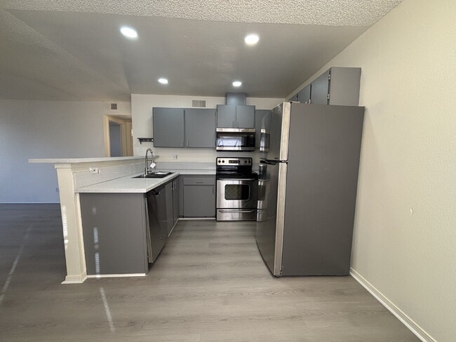 Building Photo - Updated Downstairs 2 Bed | 1 Bath Apartment – Move-In Ready