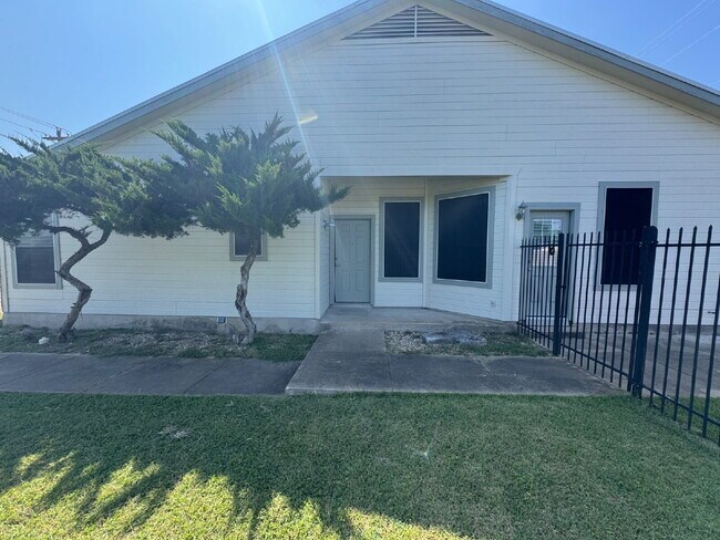 Building Photo - 2-Bed 2-Bath 1-Car Garage easy access to W...