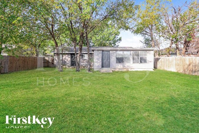 Building Photo - 3205 Hanover Dr