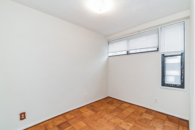 Building Photo - Bright 1BR Condo at Towne Terrace East – All Utilities Included!