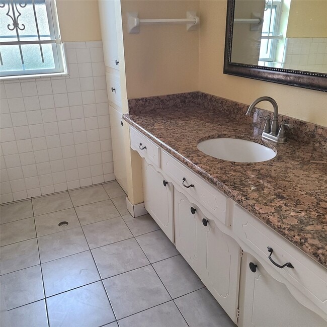 Building Photo - 1006 Walnut Bend Ln