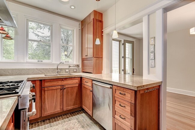 Building Photo - Charming 6-Bedroom Georgetown Rowhouse wit...