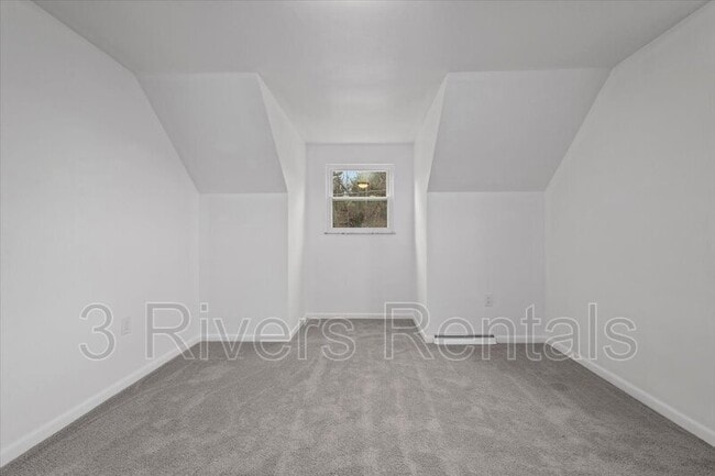 Building Photo - 1303 Cloverdale St