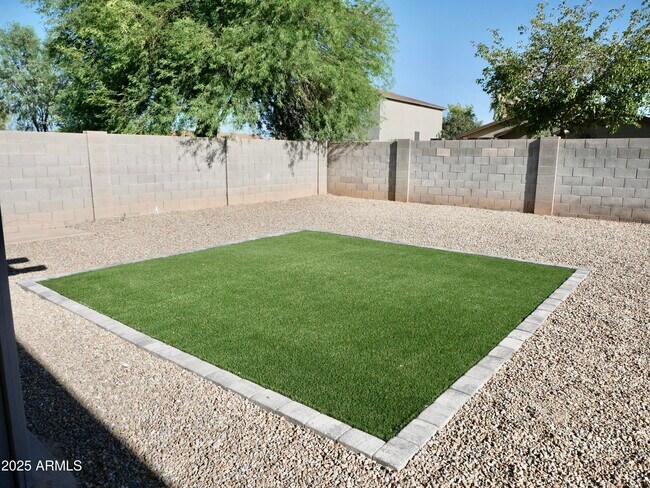 Building Photo - 1187 E Cowboy Cove Trail