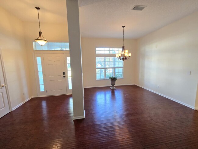 Building Photo - 637 Grand Parke Dr