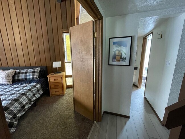 Building Photo - Fully Furnished 2 Bedroom Condo with Loft and 2 Bathrooms