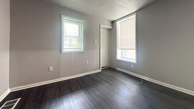 Building Photo - 6047 Delancey St