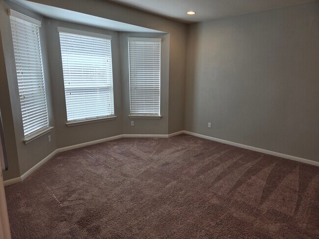 Building Photo - 2832 Coral Valley Dr
