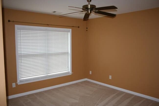 Building Photo - 212 Autumn Trail