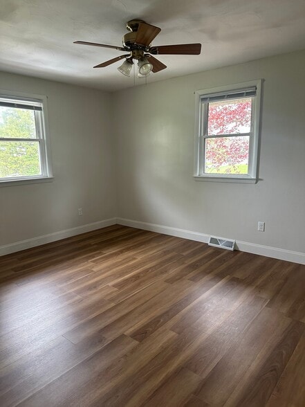 Building Photo - 1211 Walcrest Dr