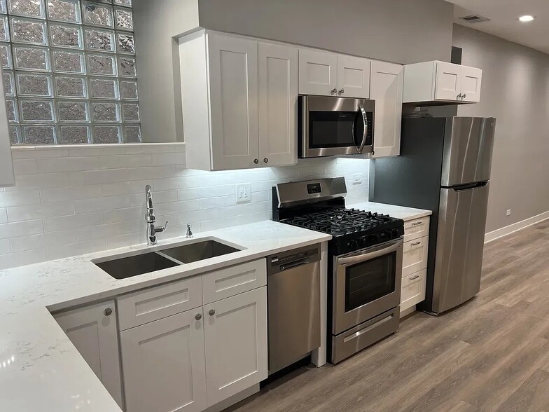 Building Photo - 1227 W Ohio St