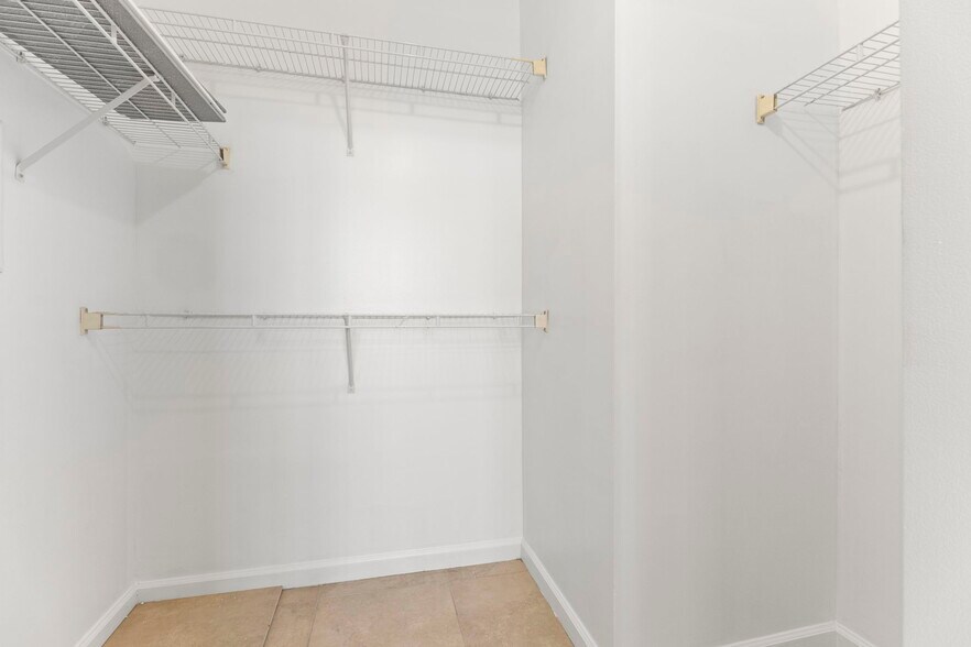 Building Photo - 1919 Van Buren St