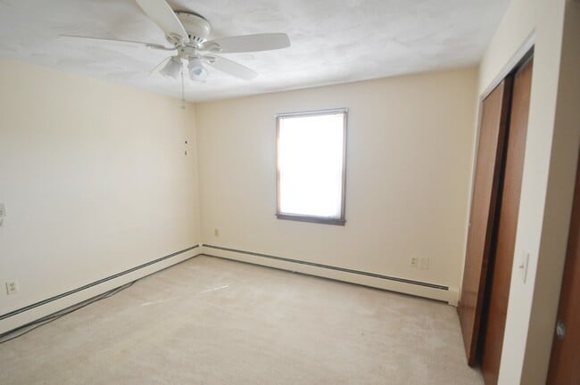 Building Photo - Holden Condo: 1 Bed 1 Bath