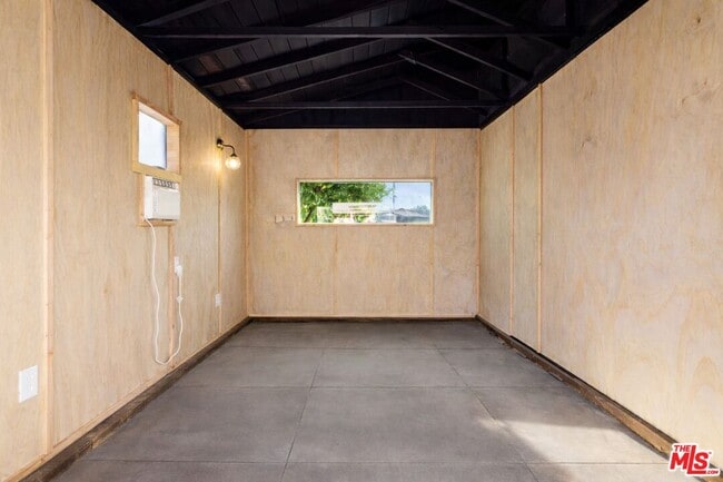 Building Photo - 612 Romulo St