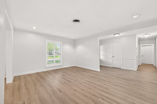 Building Photo - 10602 Longmont Dr