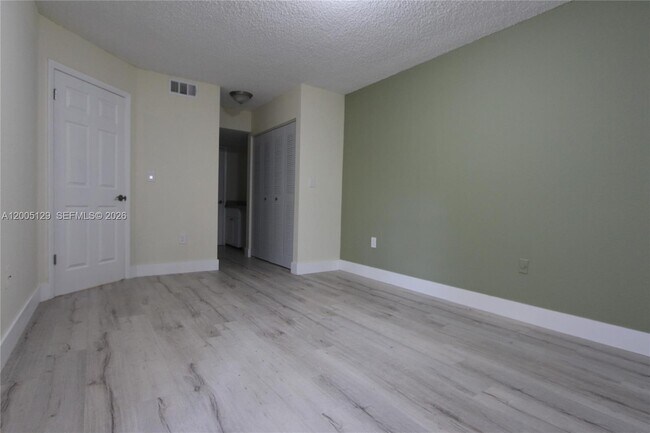 Building Photo - 2890 N Oakland Forest Dr