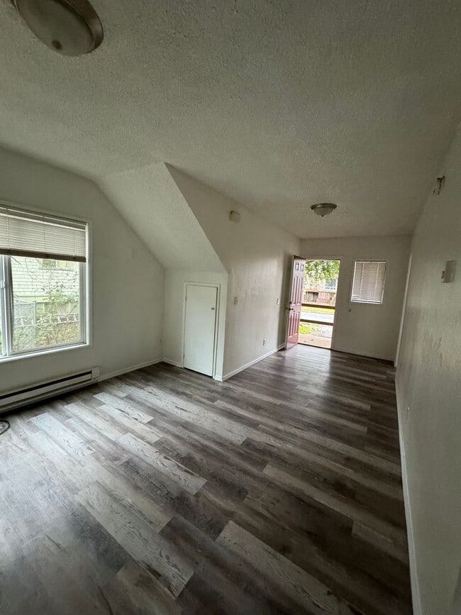 Building Photo - 115 SE Mosher Ave
