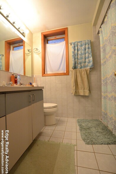 Building Photo - 77 Easton St