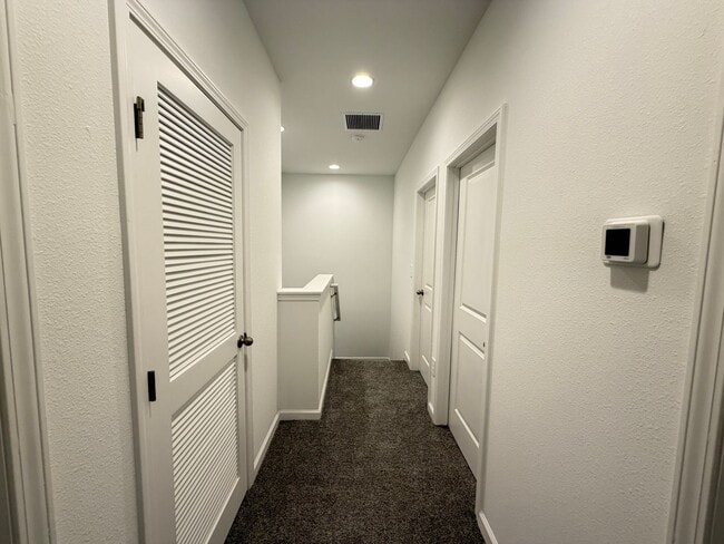 Building Photo - 5353 Vista Lago Dr