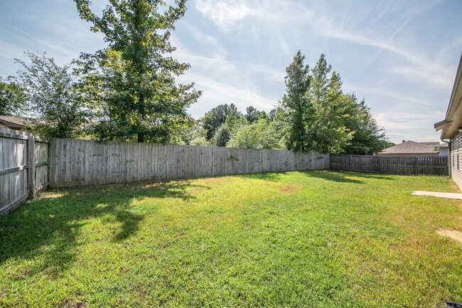 Building Photo - 1604 Lil Larry Dr