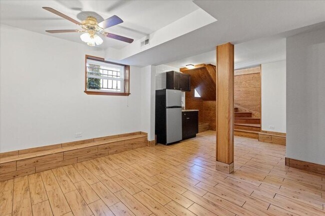 Building Photo - 5 bedroom in Chicago IL 60657