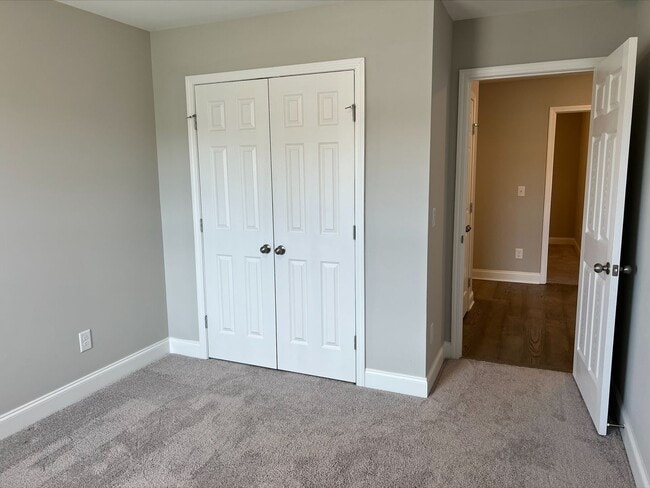Building Photo - Beautiful Open Concept in a Convenient Loc...