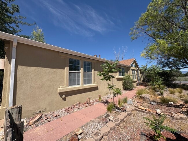 Building Photo - 1504 Mario Dr