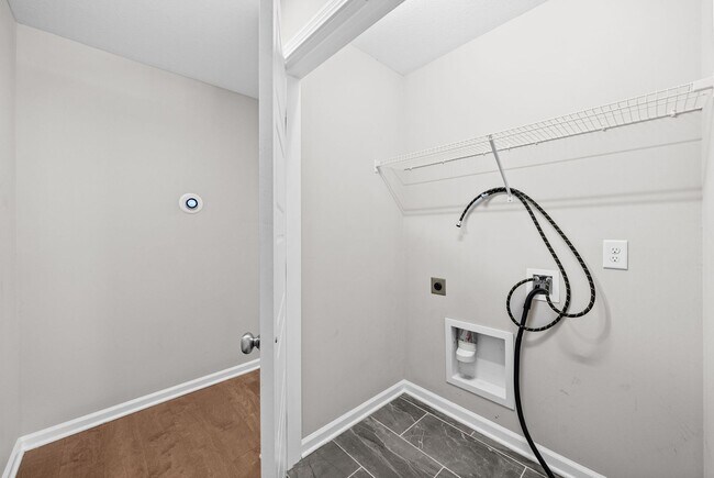 Building Photo - 1493 Fredrick Dr