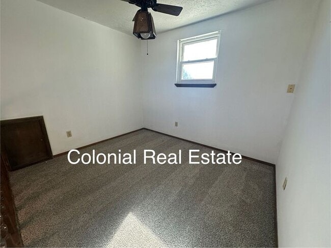 Building Photo - Spacious 2 story home