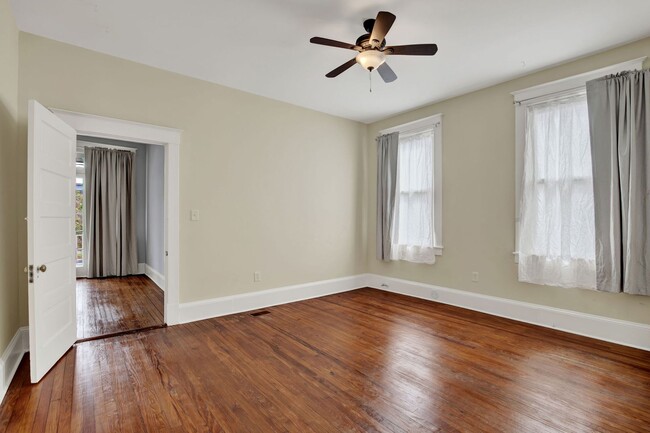 Building Photo - 25 E 33rd St