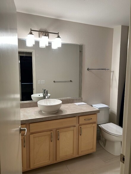Bathroom - 1500 SW Park Ave