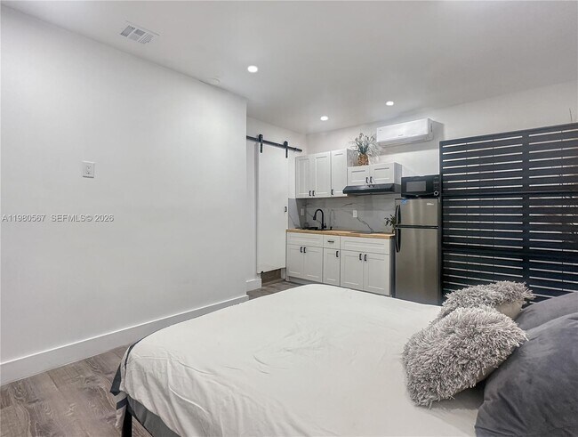 Building Photo - 15400 SW 169th Ln