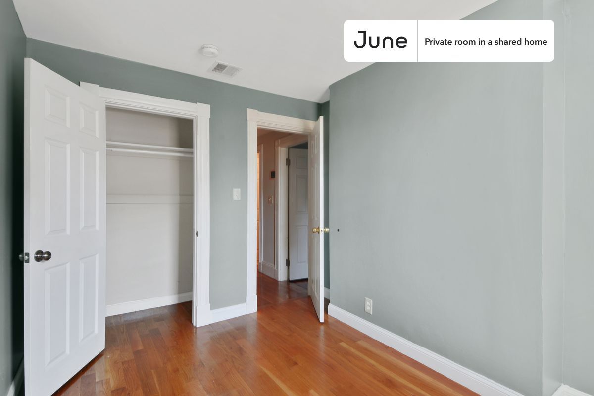Building Photo - Room in Shared 7 bed/2 bath home