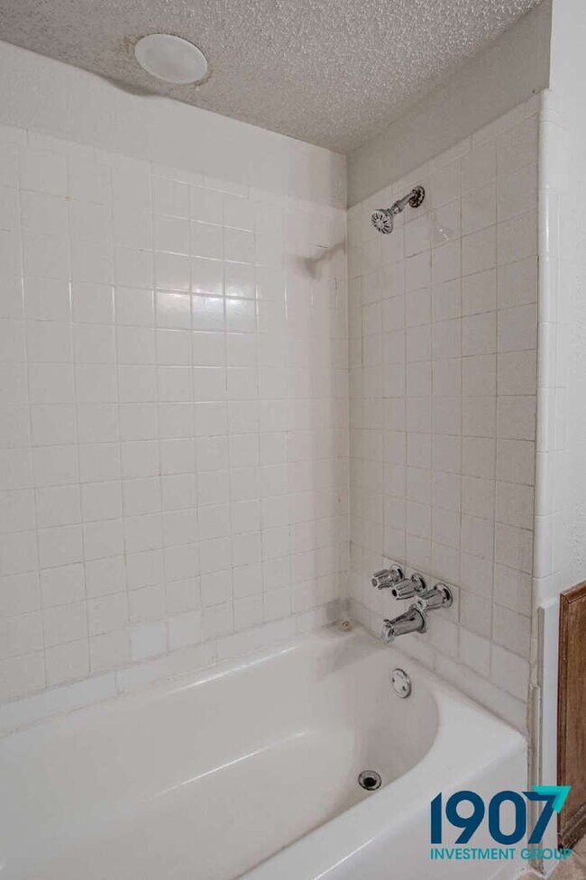 Building Photo - SPECIAL OFFER! Move In Now & Get 50% Off Your First & Second Month's Rent!  Spacious 5-Bedroom Ho...