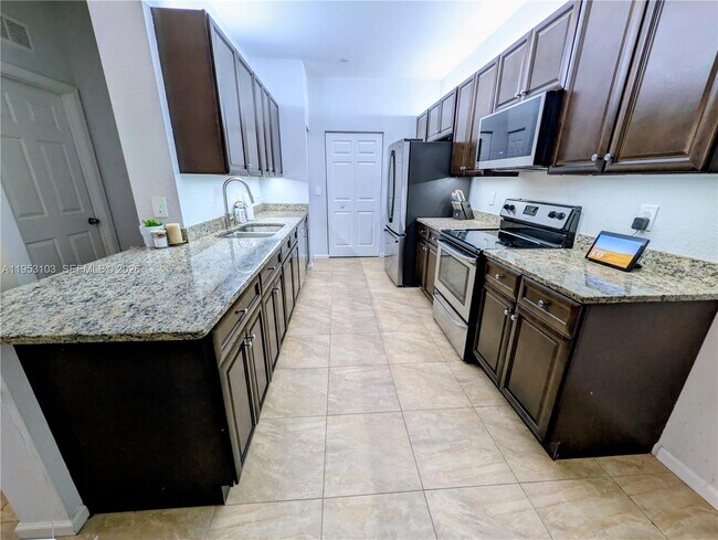 Building Photo - 3561 Forest Hill Blvd