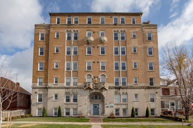 Building Photo - 512 W Grand Blvd