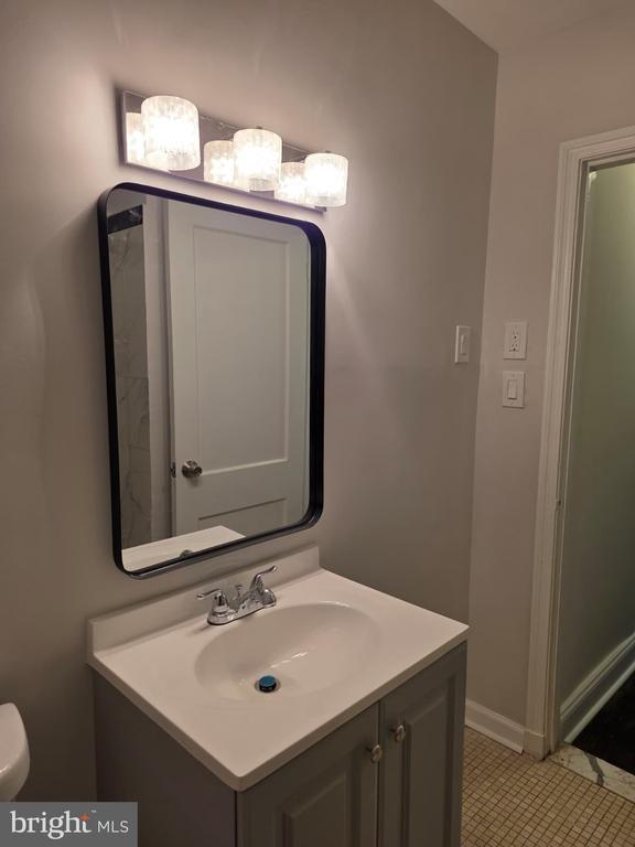 Building Photo - 5927 Leewood Ave